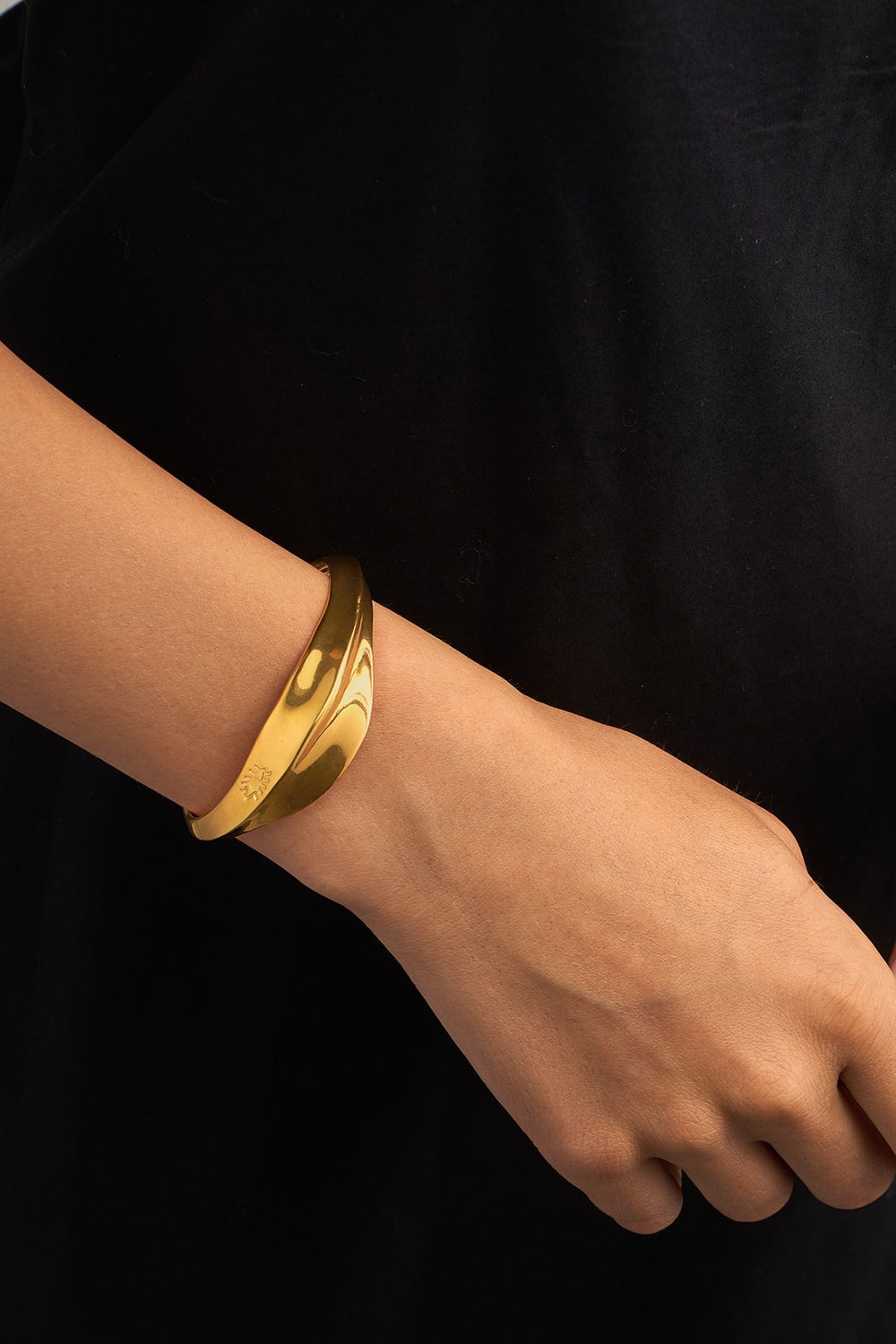 Poseidon-Cuff - Second Image